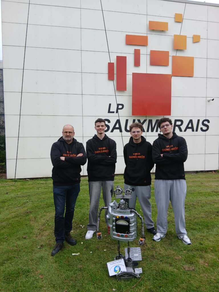 Nos Winners et leur coach : Elie, Adrien et Evann ! Et sans oublié Jules ! Bravos à notre équipe Cherbourgeoise !